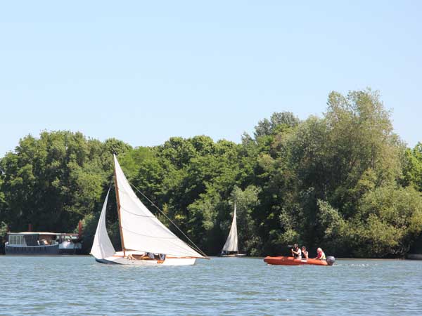 tournage pour Echappées Belles à l’Atelier SEQUANA et sur la Seine devant la Gare d’Eau