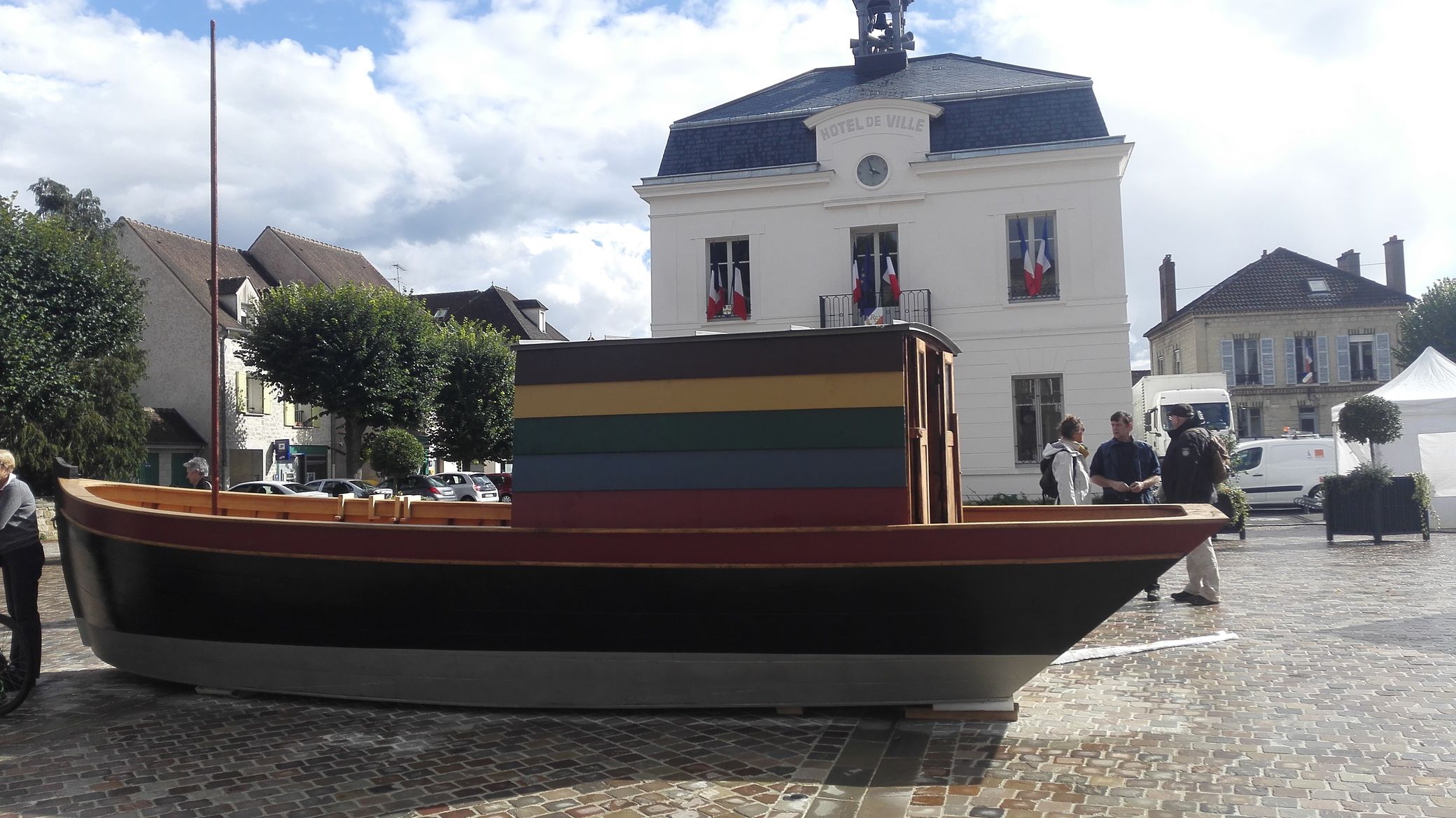 on distingue  bien les couleurs très particulières fidèles à la documentation retrouvée du bateau 